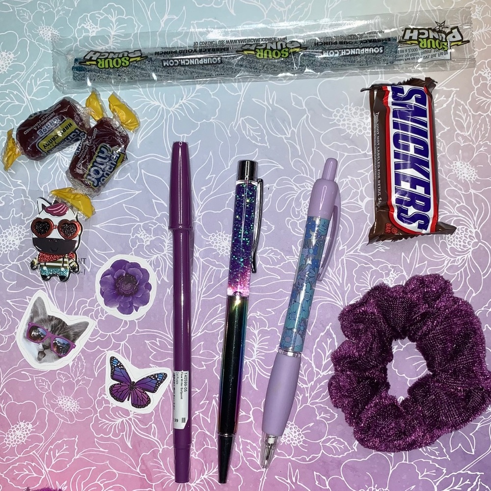 🌸Pen Bundle 🖊🌸 - Picture 2 of 3